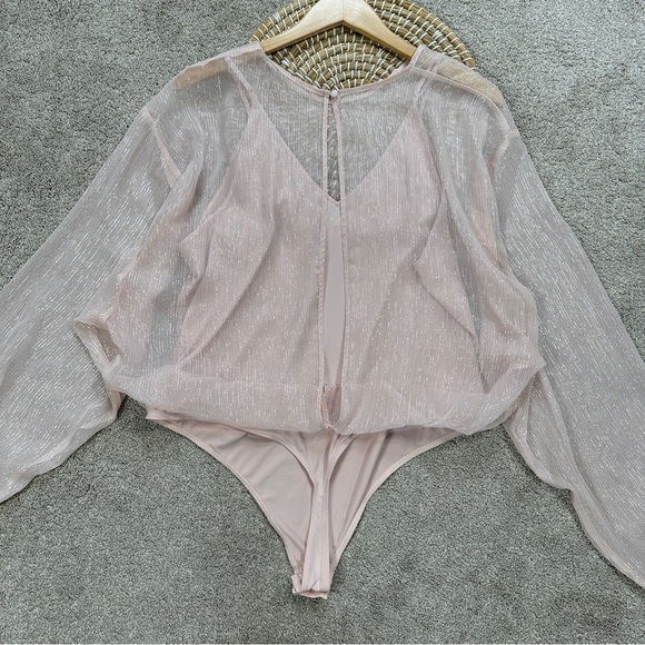 NWT Express Women’s Light Pink Metallic Chiffon Overlay Bodysuit Longsleeve XL - Picture 9 of 13